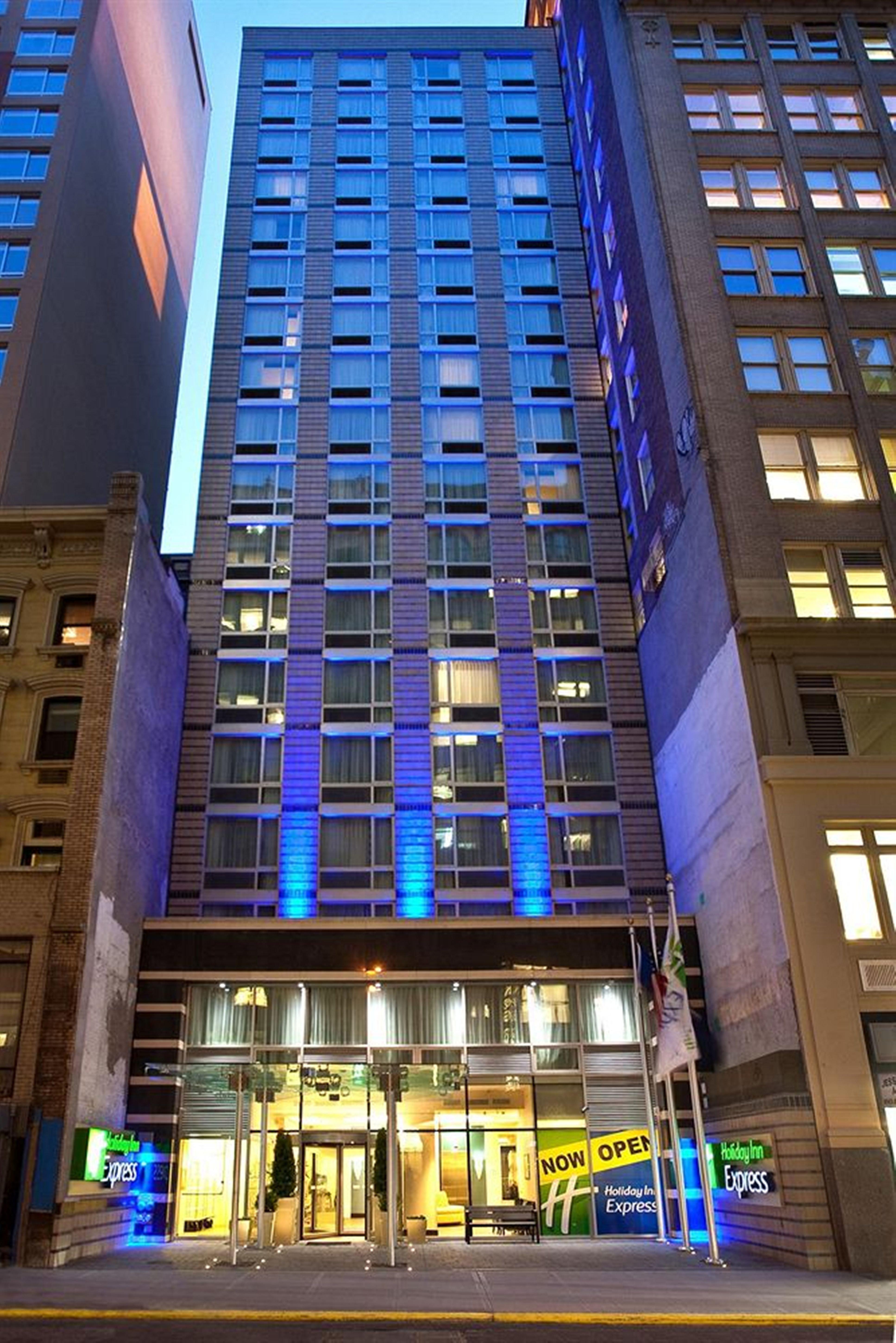 Holiday Inn Express - Times Square South By Ihg Ню Йорк Екстериор снимка