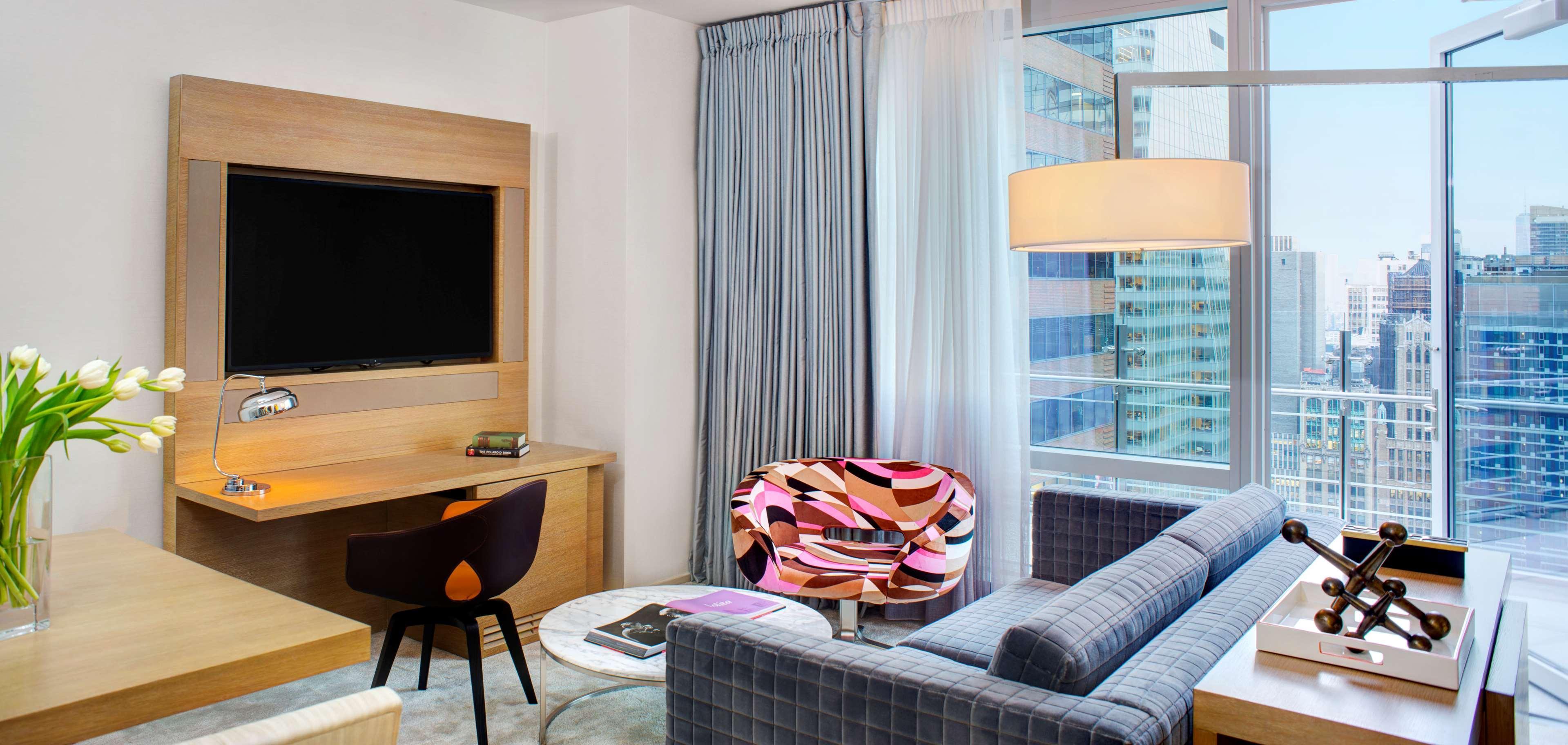 Holiday Inn Express - Times Square South By Ihg Ню Йорк Екстериор снимка