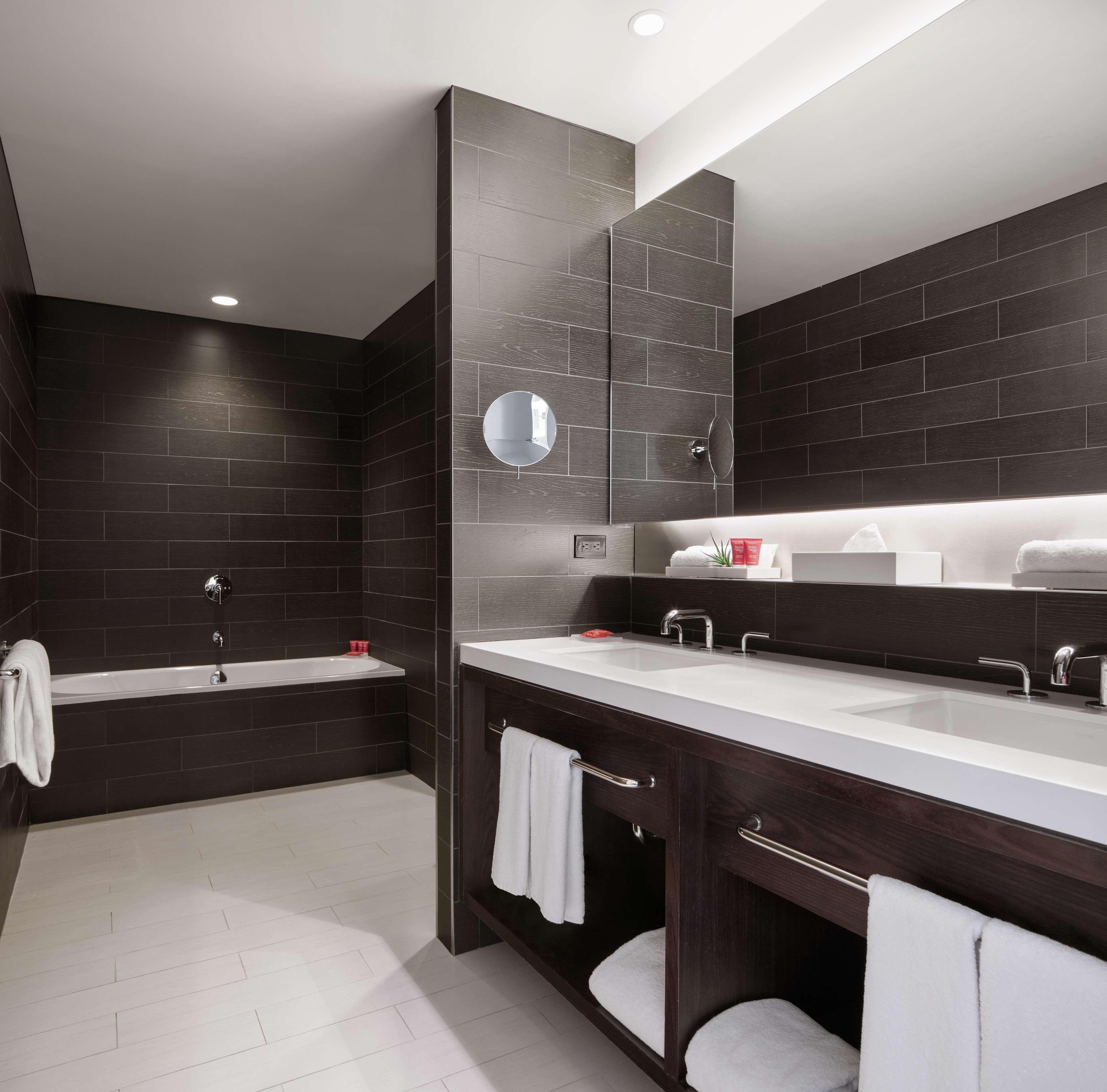 Holiday Inn Express - Times Square South By Ihg Ню Йорк Екстериор снимка