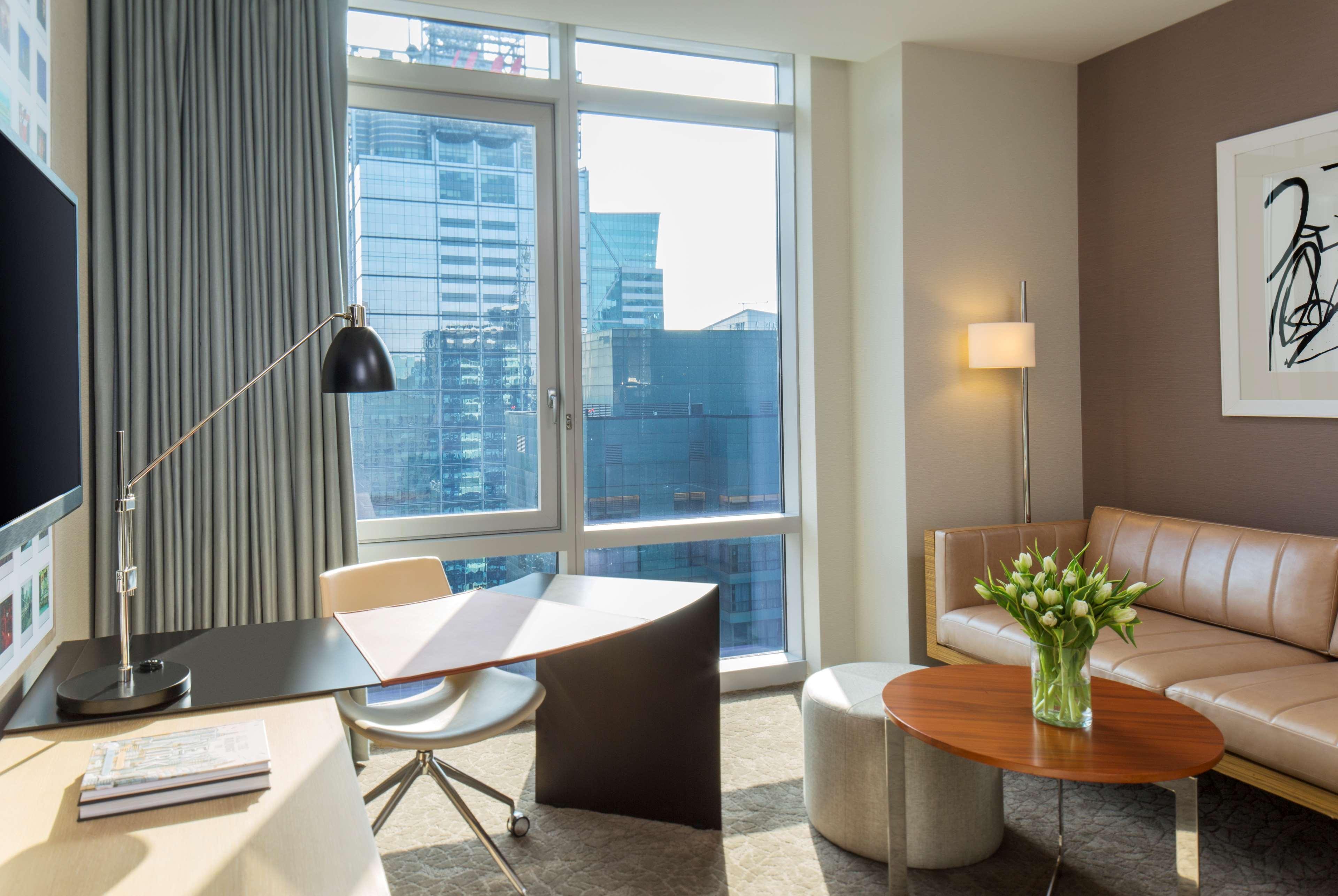 Holiday Inn Express - Times Square South By Ihg Ню Йорк Екстериор снимка