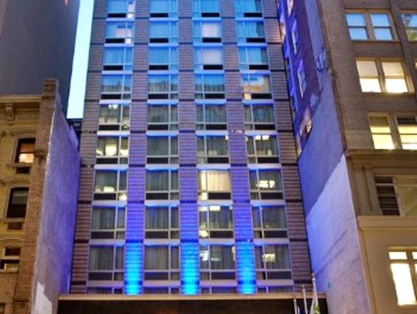 Holiday Inn Express - Times Square South By Ihg Ню Йорк Екстериор снимка