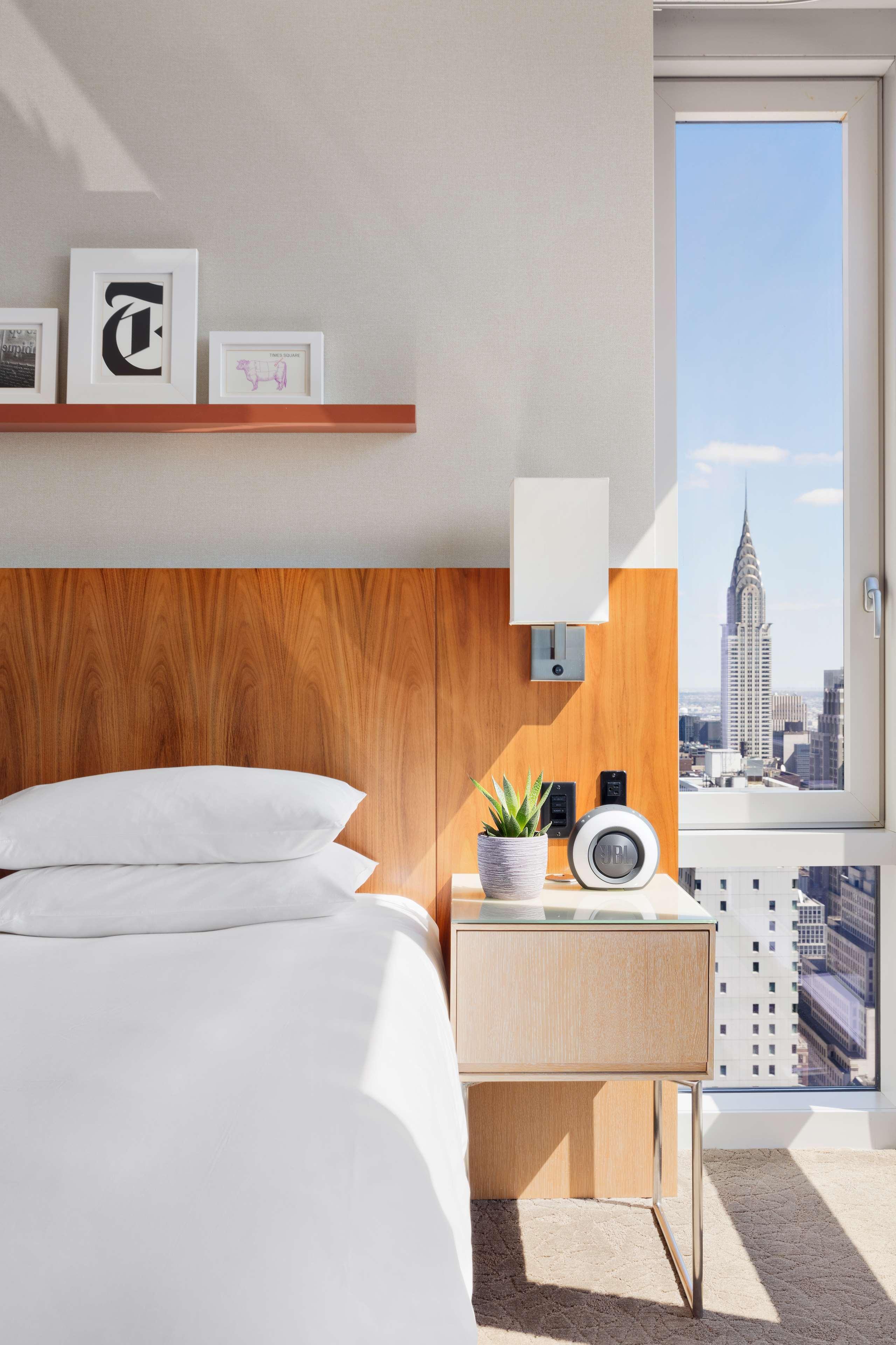 Holiday Inn Express - Times Square South By Ihg Ню Йорк Екстериор снимка