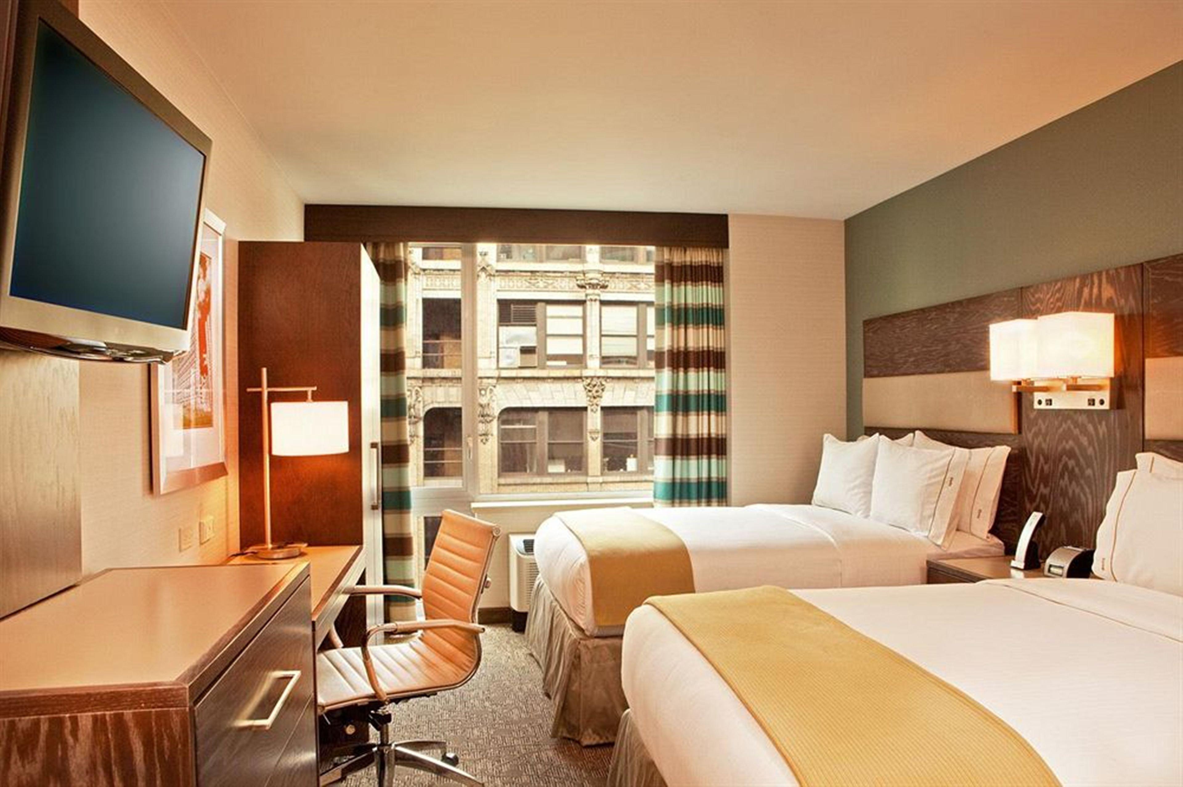 Holiday Inn Express - Times Square South By Ihg Ню Йорк Екстериор снимка