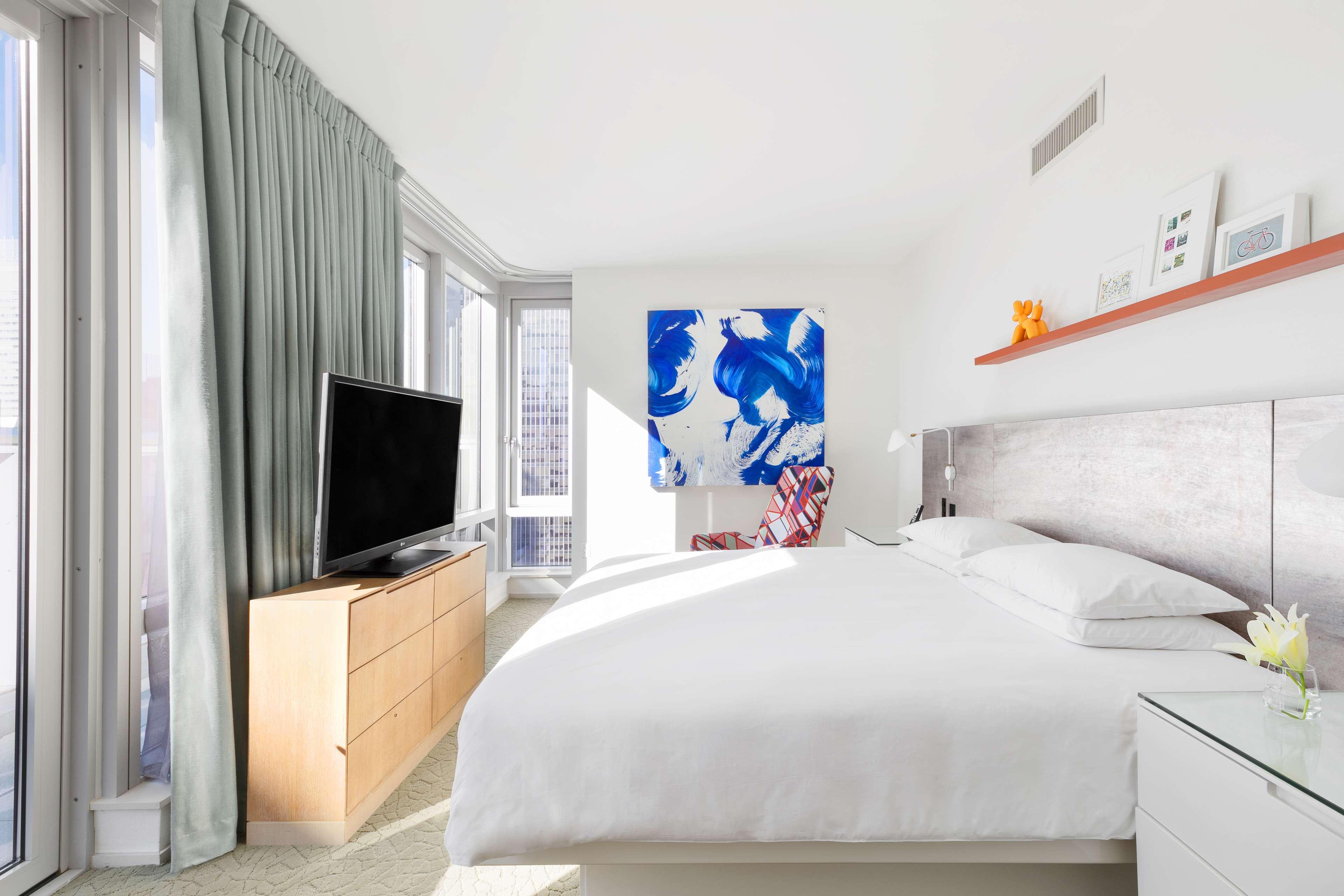 Holiday Inn Express - Times Square South By Ihg Ню Йорк Екстериор снимка